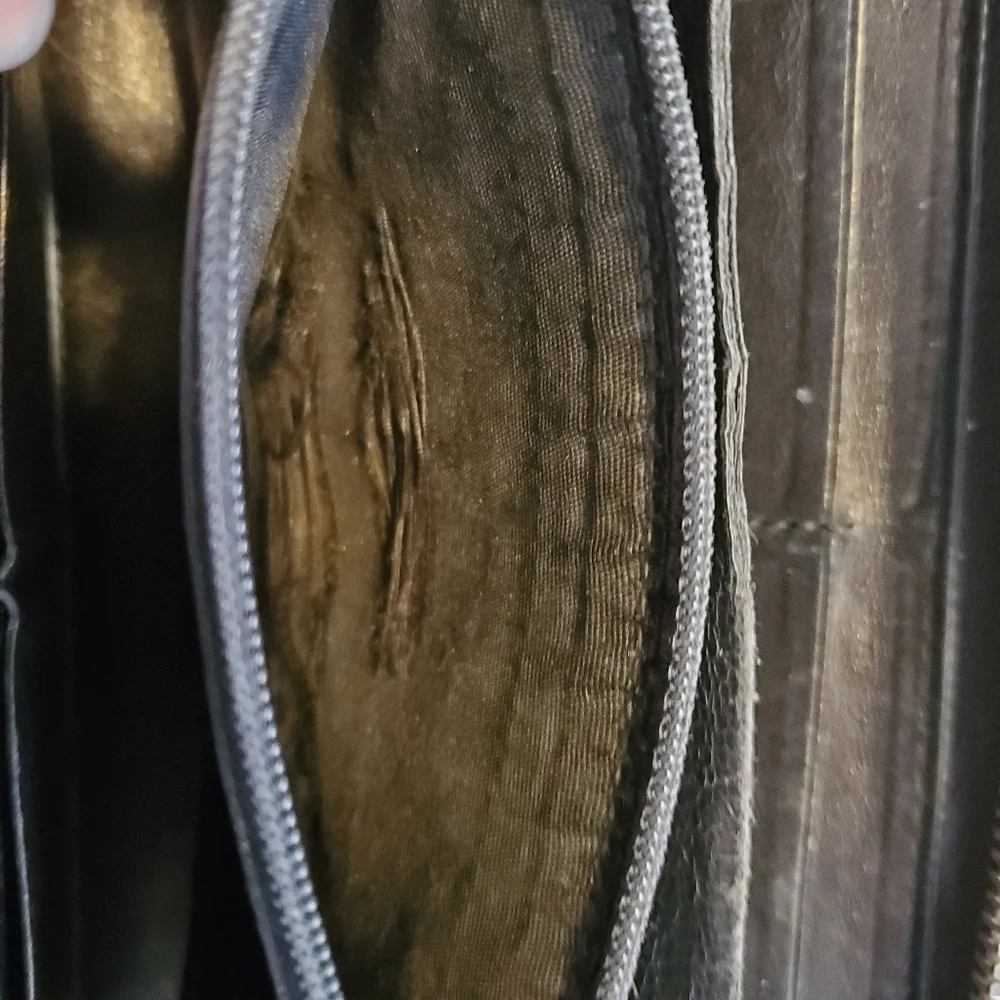 Gucci Black Gucci Signature Zip Wallet - Picture 9 of 16